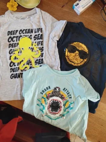 Lot 3 t-shirt magiques 4 ans