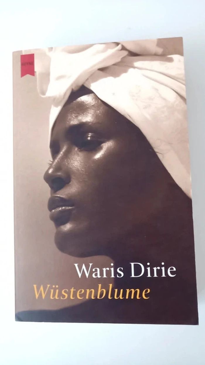 Buch : Wüstenblume Waris Dirie - Livre en allemand