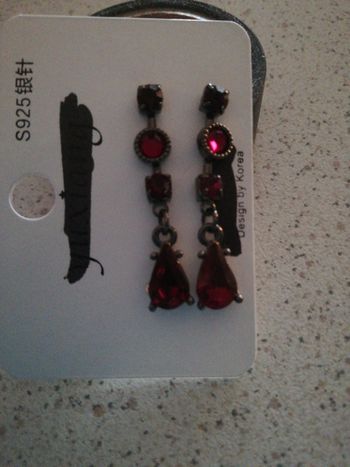 Boucles d oreilles rouges