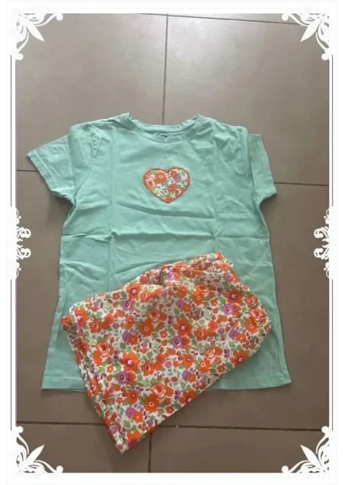 🌺 Pyjama été fille – Taille 12 ans – Haut brodé Kiabi & short fait main - photo numéro 2