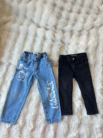 jeans bleu clair Mickey Mouse & un noir