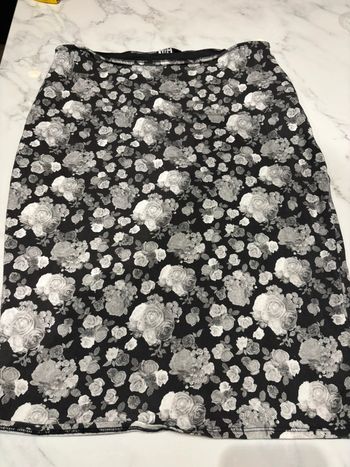 Jolie jupe mi longue taille XL