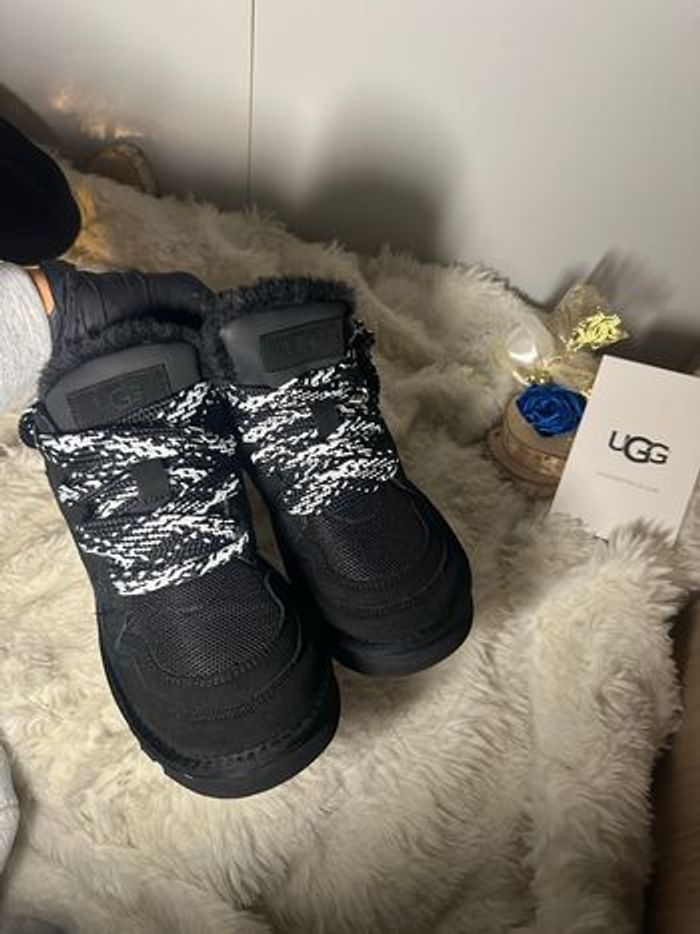 UGG LOWMEL NOIR - TAILLE 39 - photo numéro 2