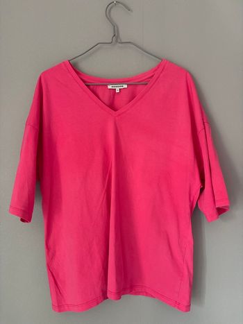T-shirt rose col V