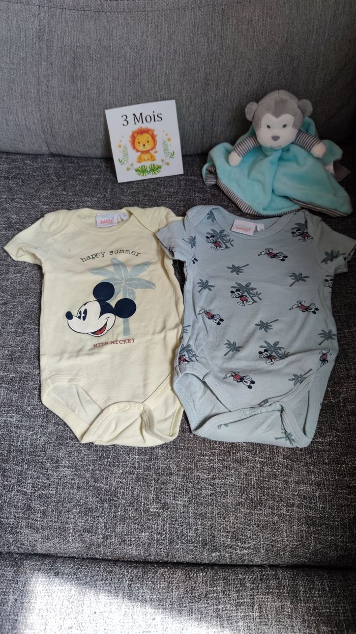 Bodies manches courtes 3 mois