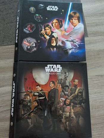 Vend 2 classeurs de cartes collection star wars