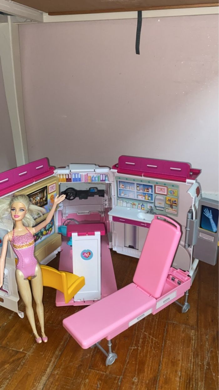 Ambulance barbie + clinique barbie - photo numéro 2