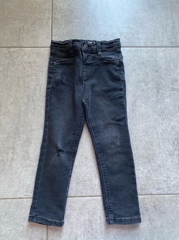 Jean troué / usé noir kiabi