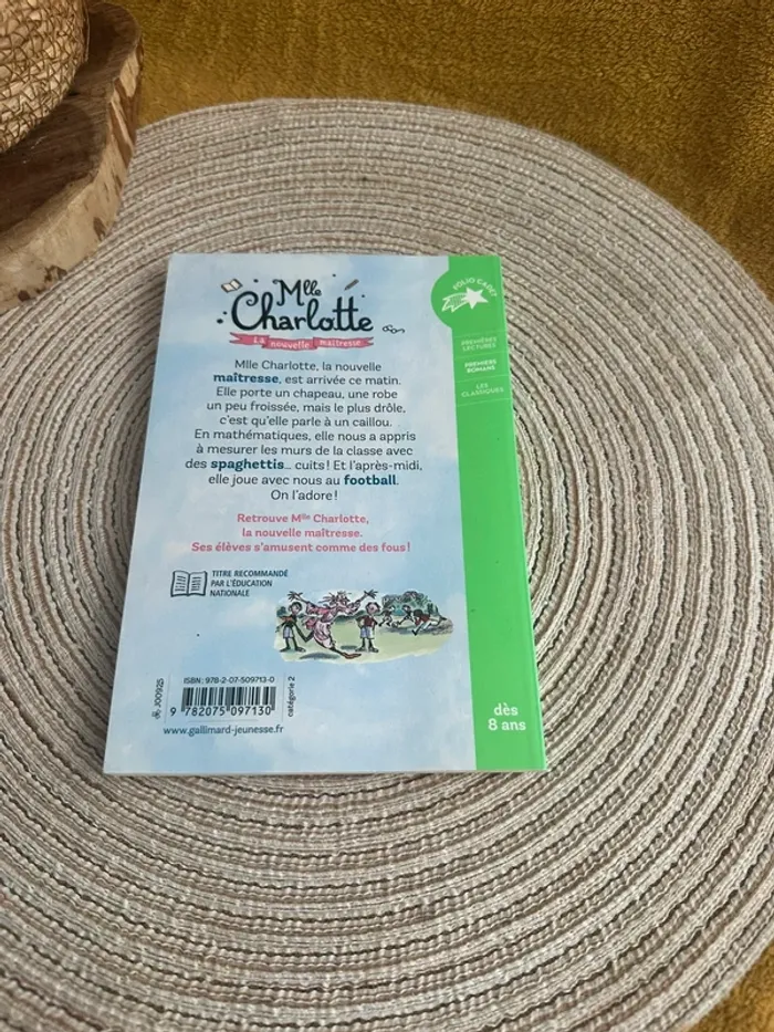 Livre Mlle Charlotte - photo numéro 2