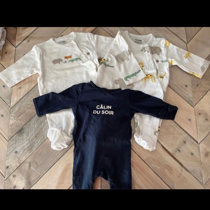 Lot pyjamas 1 mois - photo numéro 2