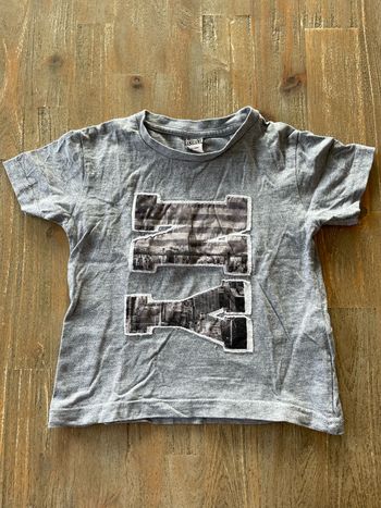 Tee-shirt tape à l’œil