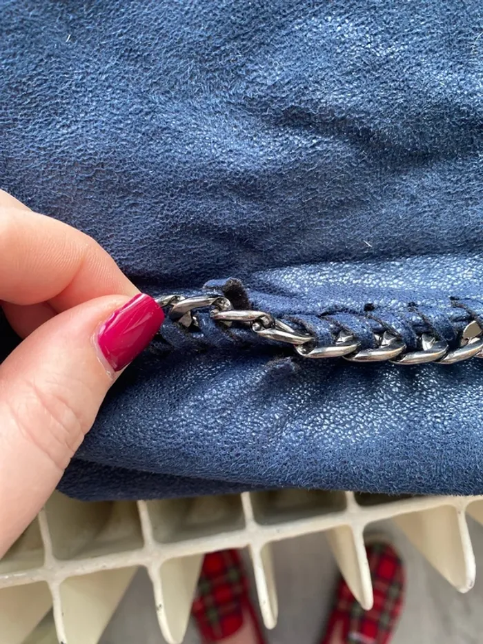 Sac en daim bleu avec chaînes - photo numéro 5