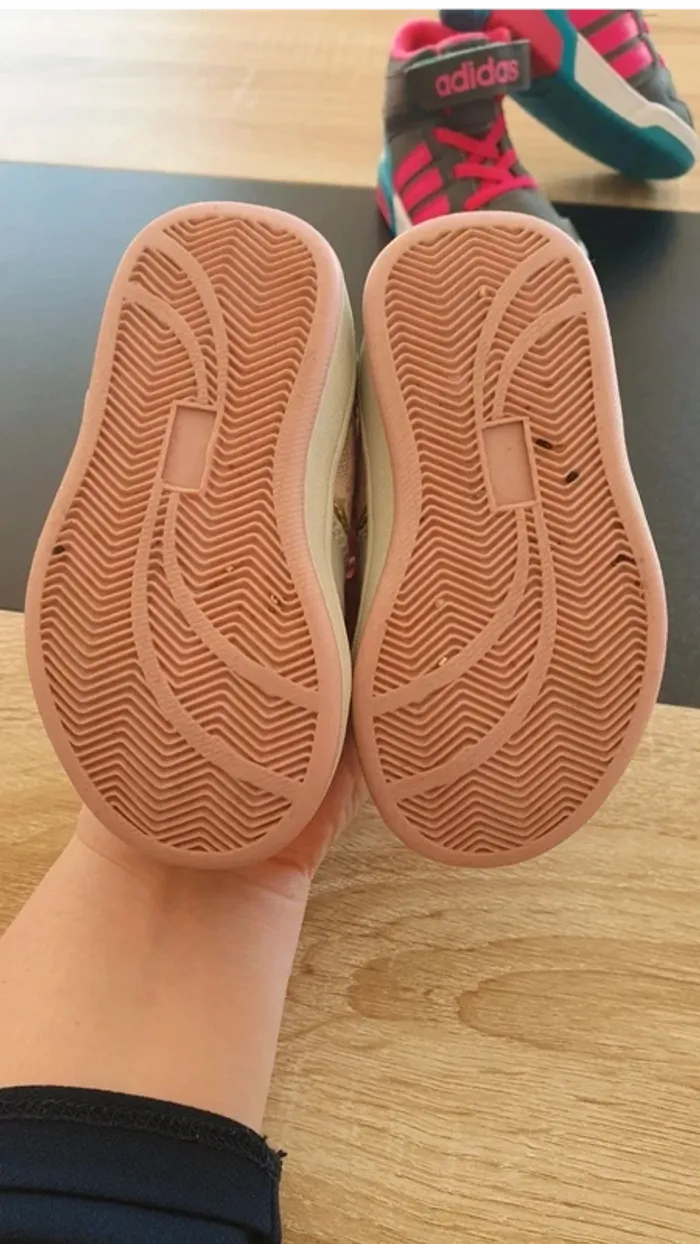 Lot de 3 paires de chaussures pointure 20 - photo numéro 6