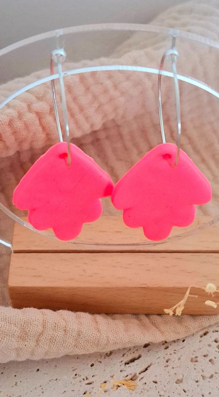 Boucles d’oreilles Feuille Rose Fluo – Création artisanale & unique - neuve 🌿 - photo numéro 4