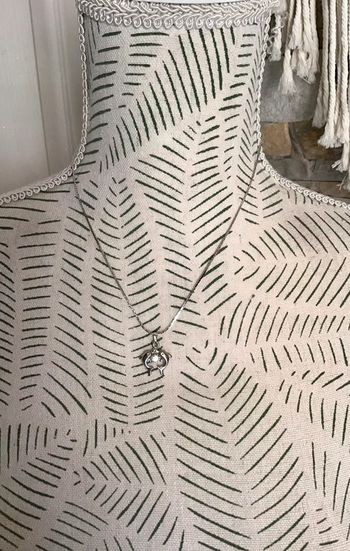 Collier pendentif dauphin avec fausse Pierre (0623)