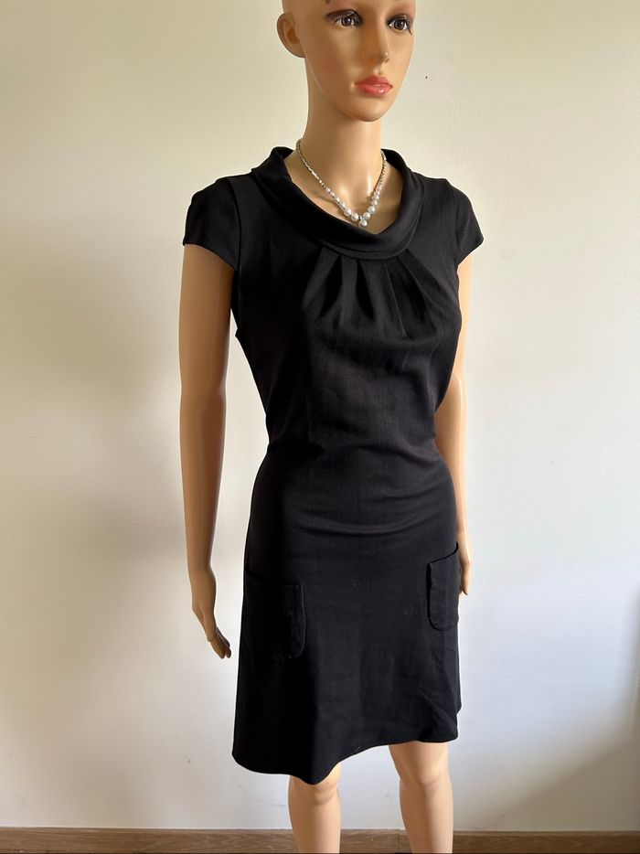 Robe noire à manches courtes Naf Naf taille 36 TBE - photo numéro 2