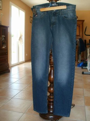 Jean homme taille L neuf
