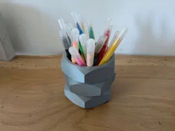 Pot à crayons en forme d'écrou