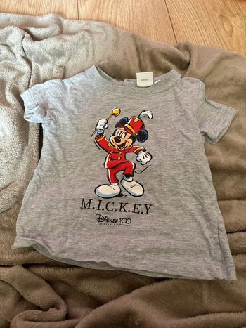T shirt. Gris