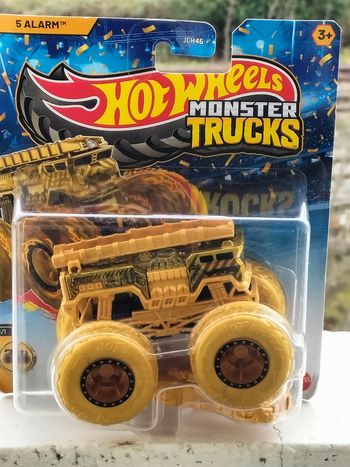 Monster truck doré véhicule 5 alarm golden 