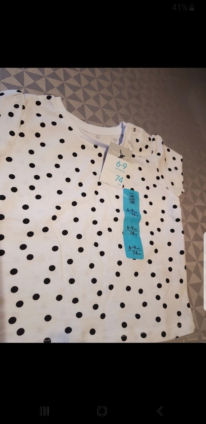 Tee shirt blanc et noir à pois Primark 6-9 mois - photo numéro 2