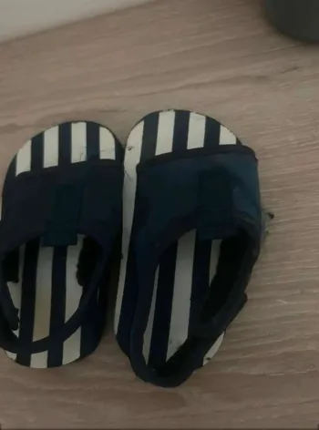 Sandale pour bébé  plage piscine  mesure  13  cm