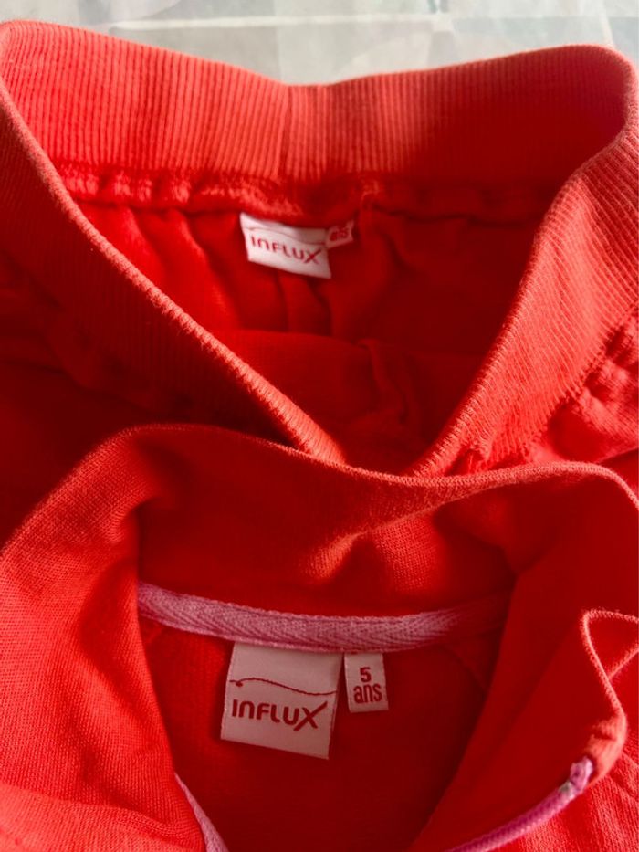 Ensemble survêtement fille -influx - 5 ans - en bon état - photo numéro 2