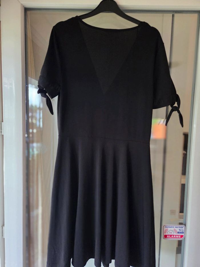 Robe noir style patineuse - photo numéro 5