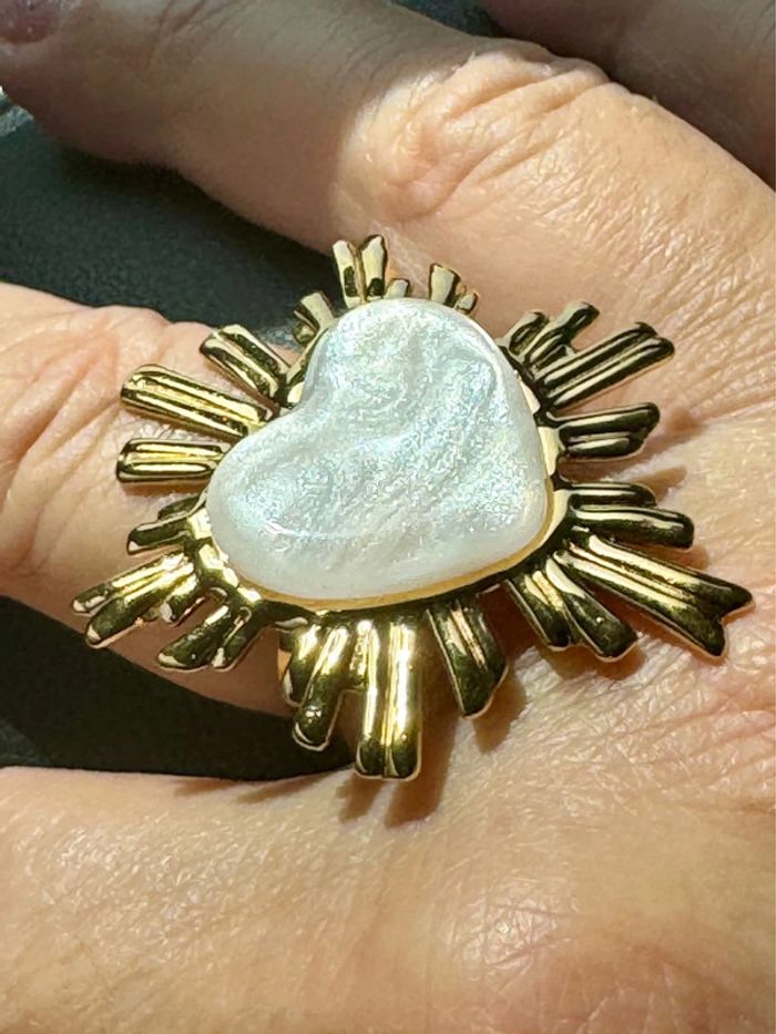 Grosse bague grand cœur nacré soleil rayon acier inoxydable or habaha Paris - photo numéro 2