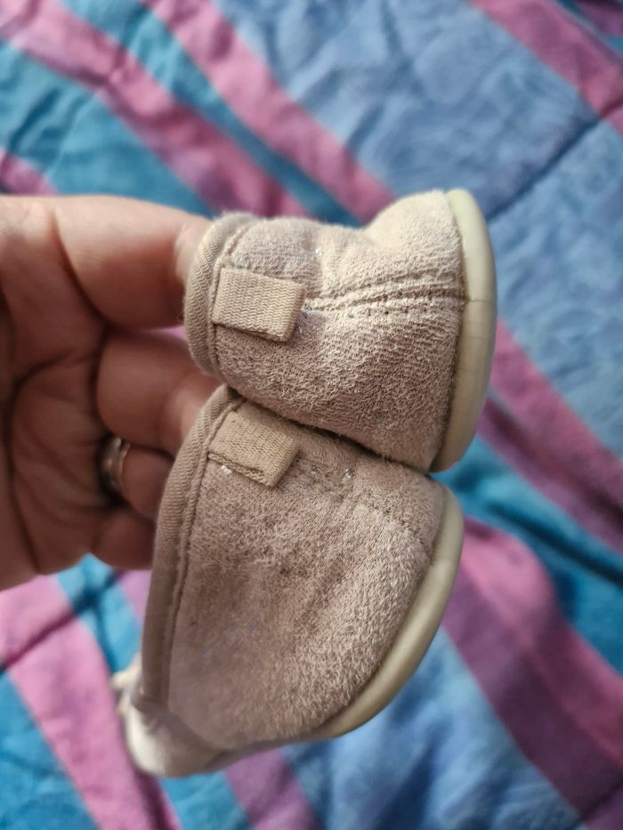 Petites pantoufles style ballerines de danse rose et strass - photo numéro 5