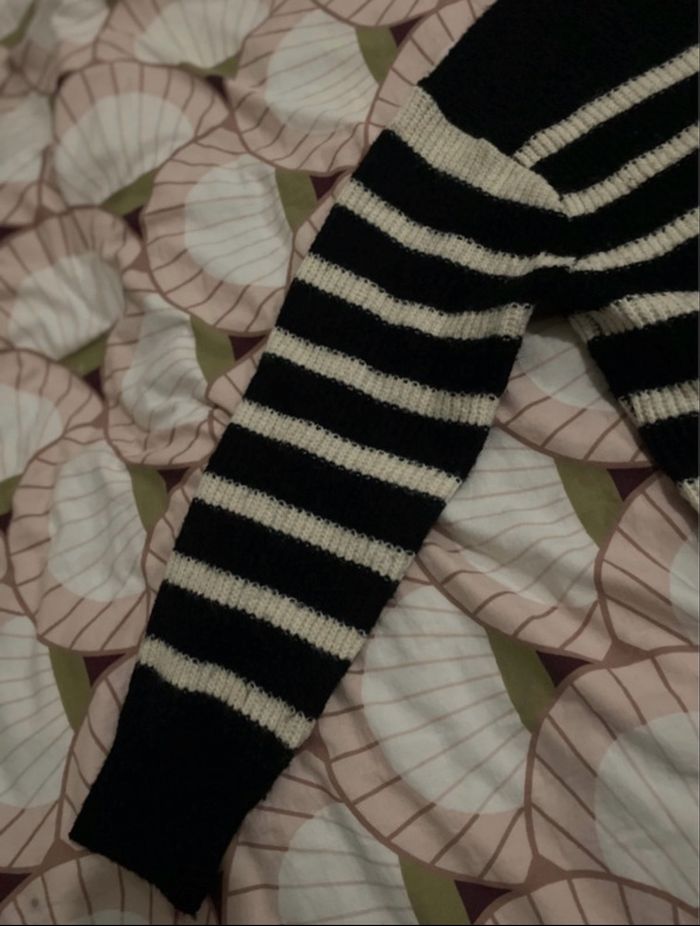 Pull noir et blanc - photo numéro 2