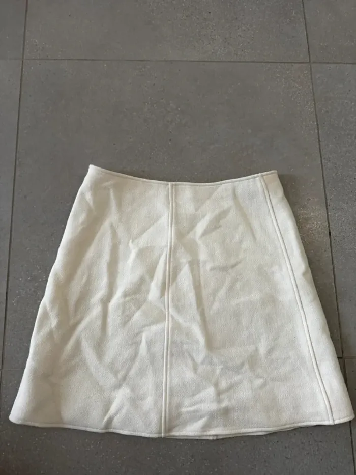 Jupe crème Courrèges, taille 38, une trace à nettoyer à l'avant, 37x45cm 100% laine - photo numéro 4