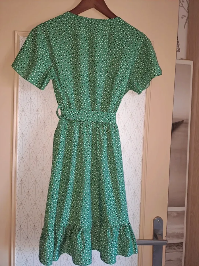 Robe à volants femme verte 36/38 avec ceinture comme neuve new collection 5eme saison - photo numéro 5