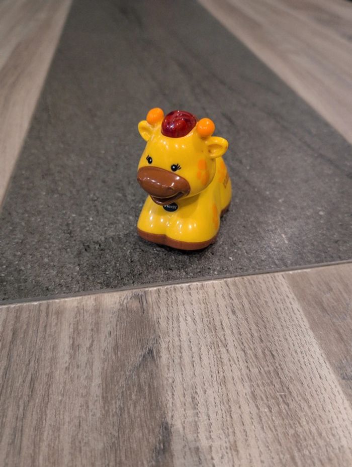 Tut tut animaux pistache la girafe a tâche