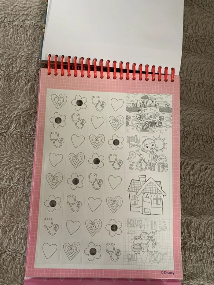 Livre Docteur la Peluche 30 pages autocollants Disney Neuf - photo numéro 6