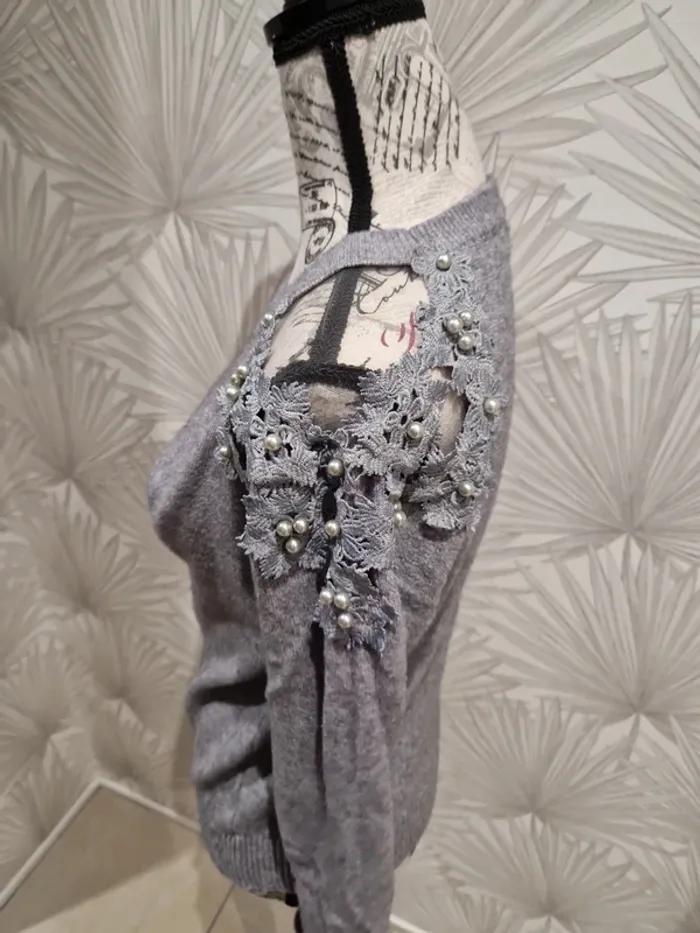 Joli pull original avec dentelle aux épaules taille unique - photo numéro 6