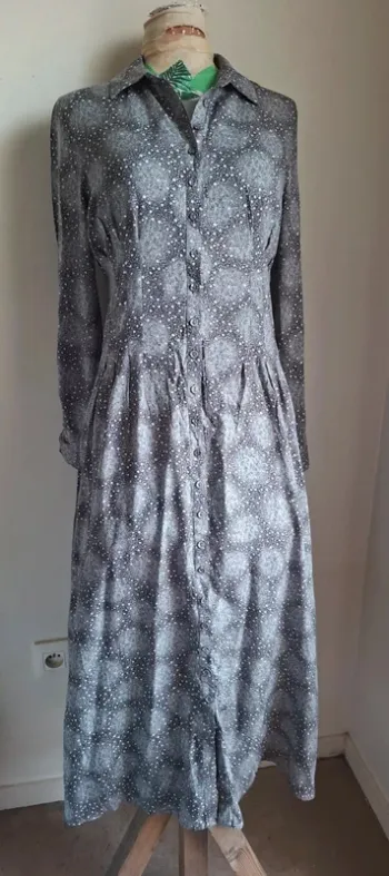 Robe longue grise à motifs - Last Queen Paris - boutonnée, neuve, taille S