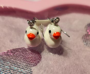 Mignons petits canards blancs plastique en boucles d'oreilles