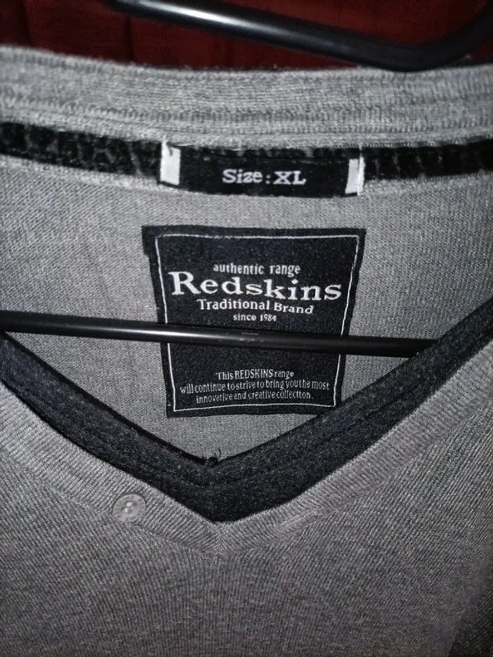 Joli pull homme col V Redskins XL - photo numéro 2