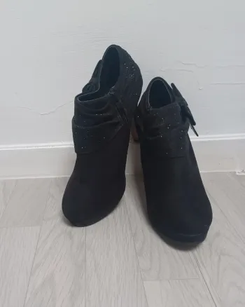 Chaussure à talon noire velour diamant jm diamant