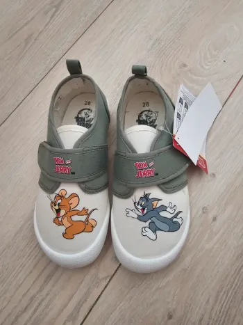 Chaussures neuves tom et Jerry 28