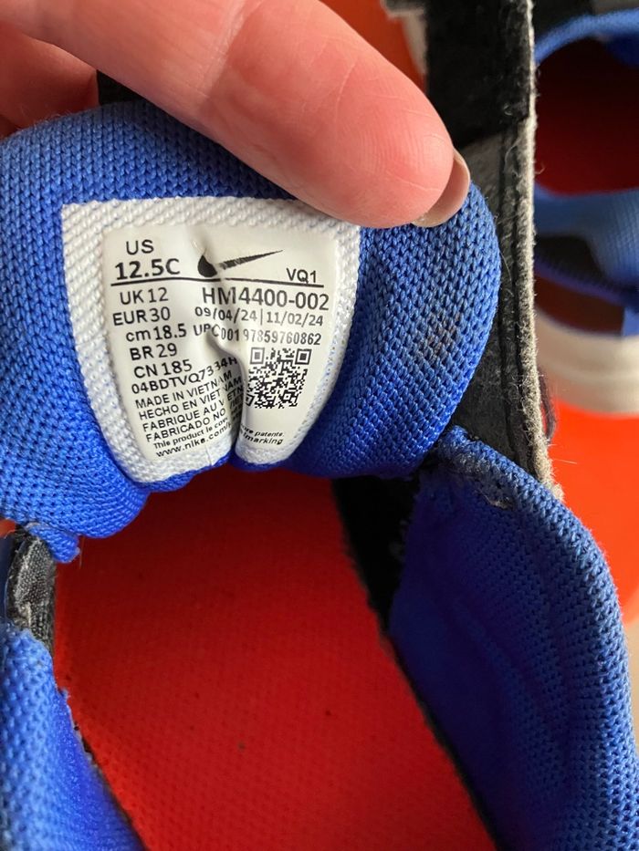 Basket Nike taille 30 noire bleu rouge - photo numéro 8