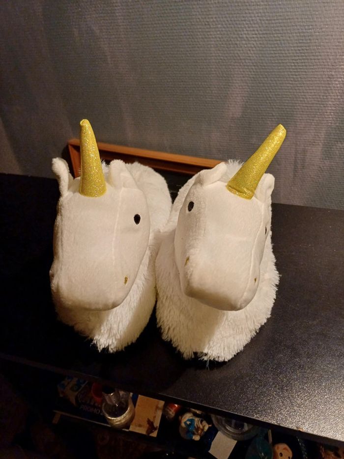 Pantoufle licorne neuf 36 37