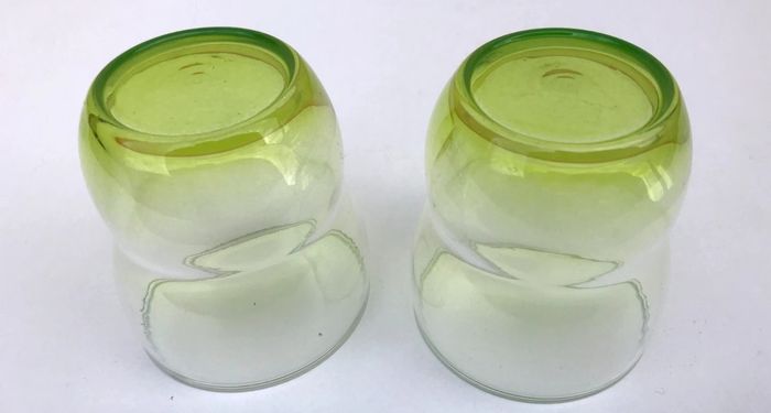 2 verres anciens Verre coloré transparent - photo numéro 2