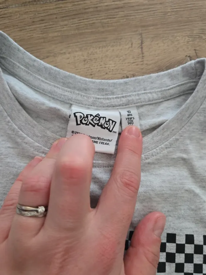 Tee shirt manches longues Pikachu 10 ans - photo numéro 3