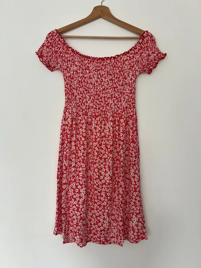 Robe fleurie épaules dénudées femme Stradivarius