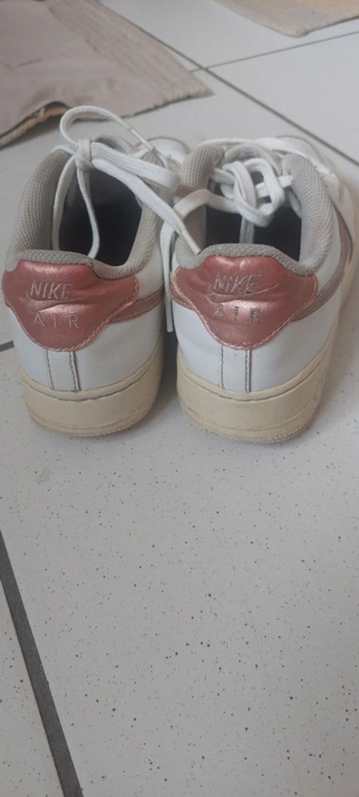 Baskets Nike AF1 cuir blanc T. 38,5 - photo numéro 2