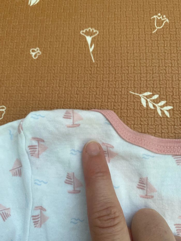 Lot bodys 24 mois - Petit Bateau - photo numéro 2