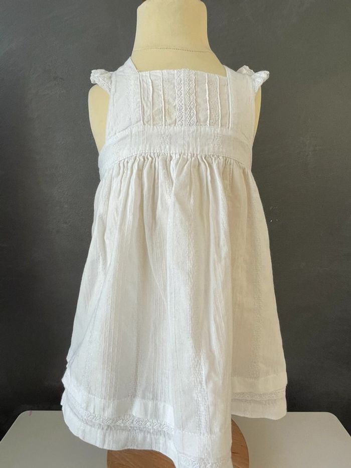 Robe blanche bébé