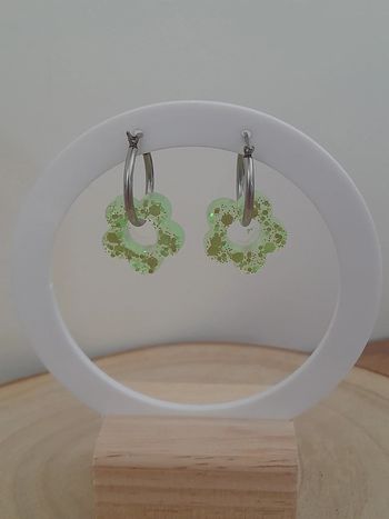 Pampille avec créoles vert pailleté